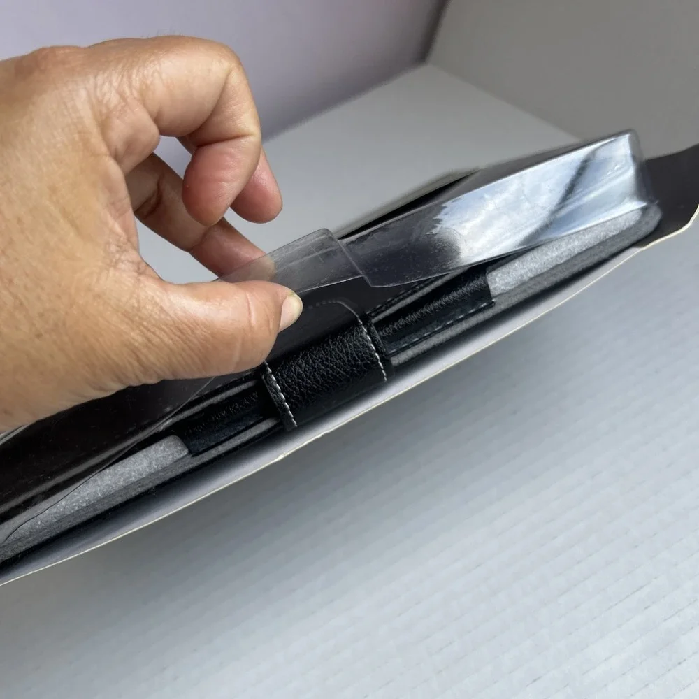 Portfolio 9 Leather Tablet Case - iPad II and Other 9.7
